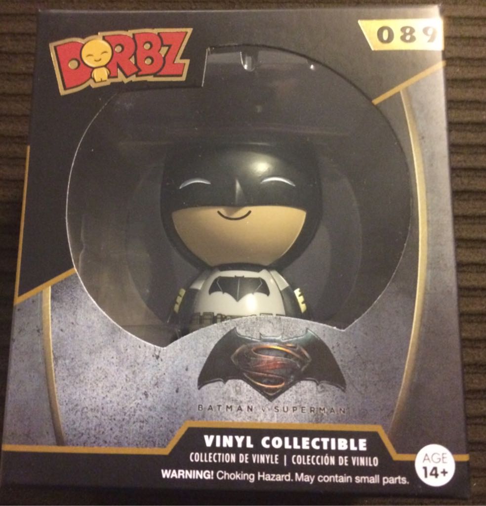 Batman - DC Universe vinyl figure collectible [Barcode 849803075187] - Main Image 2