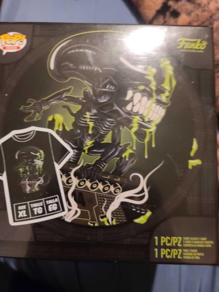 Alien Xenomorph  - Alien vinyl figure collectible - Main Image 2
