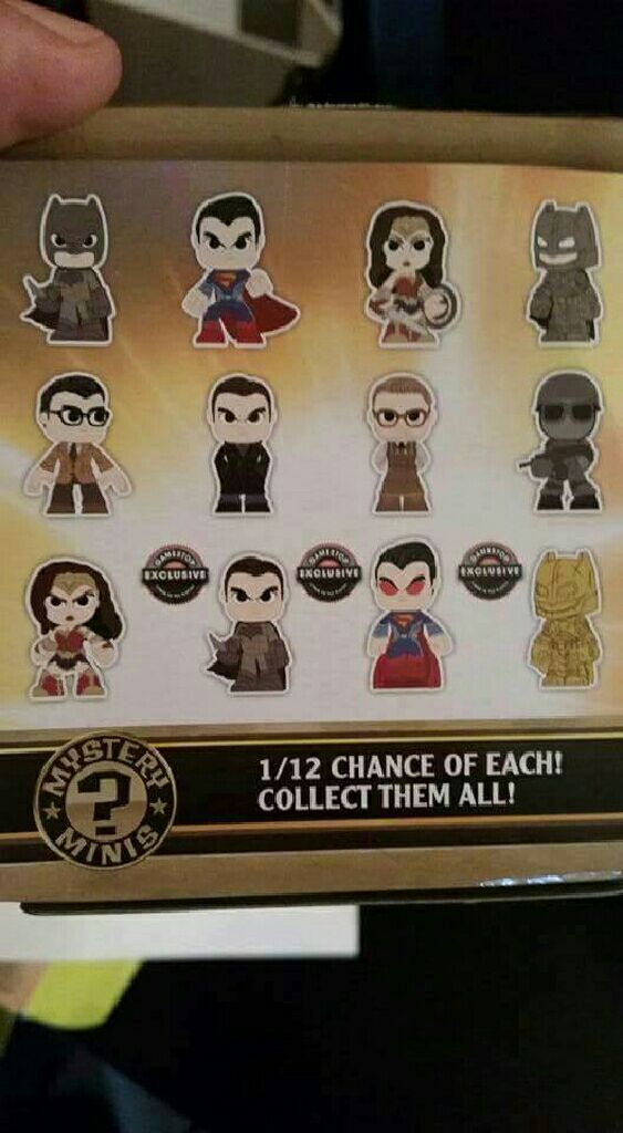 Superman  vinyl figure collectible - Main Image 2