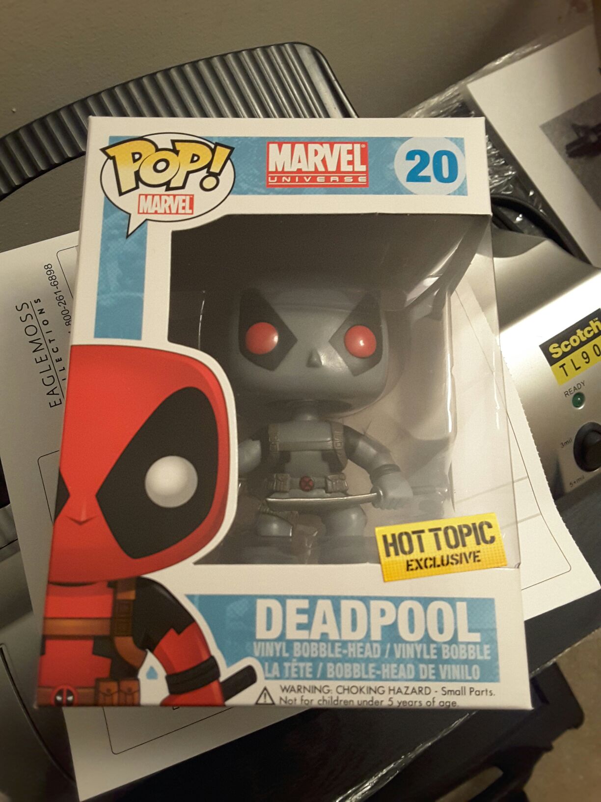 Deadpool (X-Force) - Deadpool vinyl figure collectible [Barcode 9342246011046] - Main Image 2