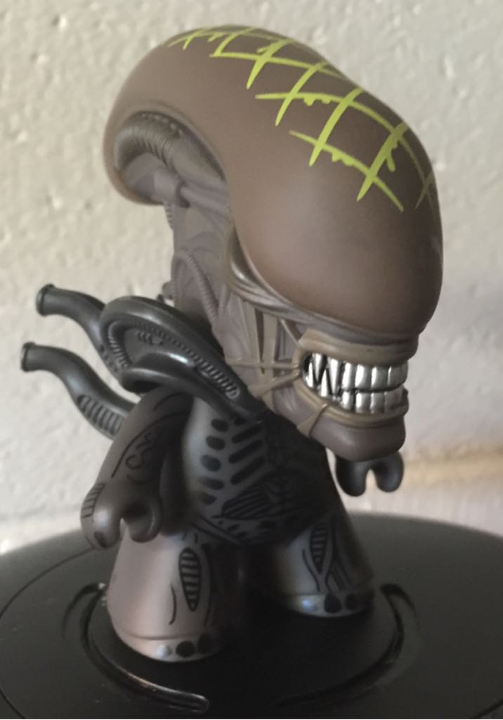 Predator Scar  vinyl figure collectible [Barcode 5052473116523] - Main Image 2
