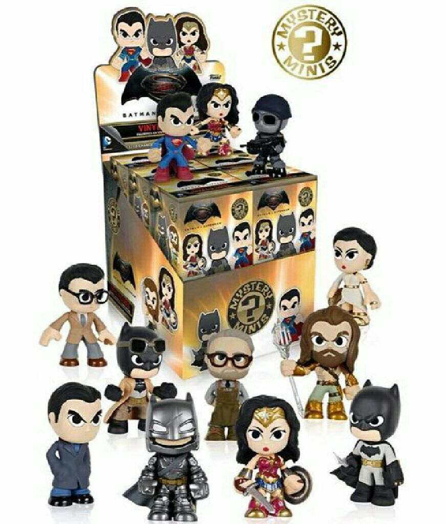 Wonder Woman - DC Universe vinyl figure collectible - Main Image 2