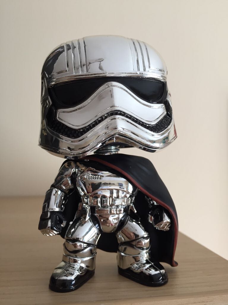 Captain Phasma [Chrome] - Star Wars vinyl figure collectible - Main Image 2