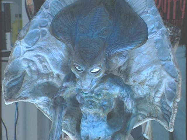 Alien  vinyl figure collectible [Barcode 849803091583] - Main Image 2