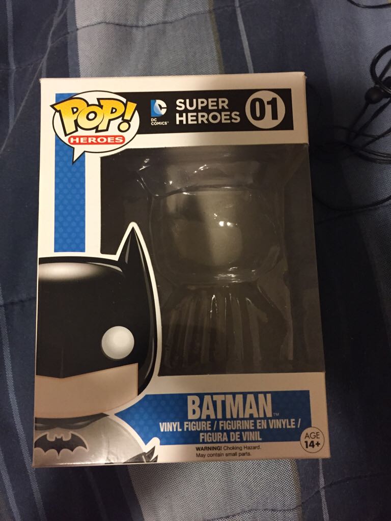 Batman 01 - DC Universe vinyl figure collectible [Barcode 001481170015] - Main Image 2