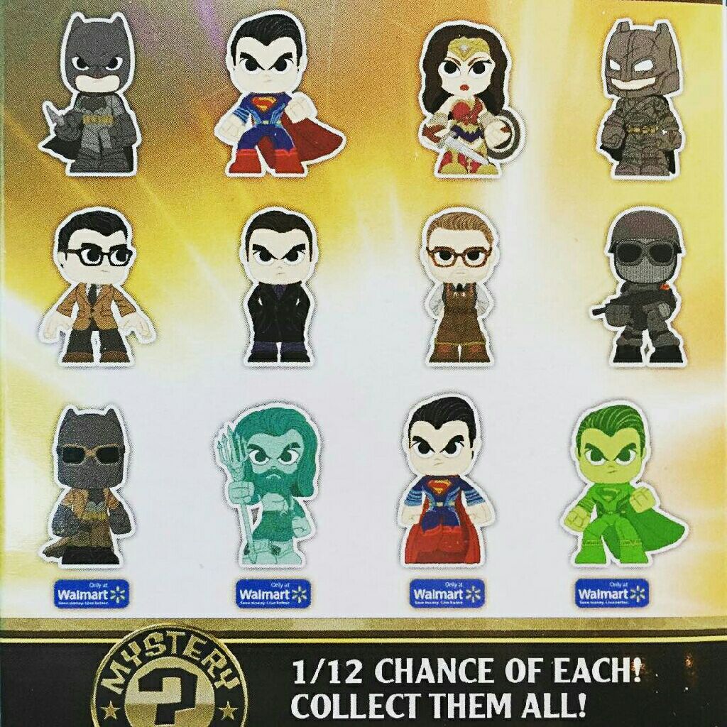 Superman  vinyl figure collectible - Main Image 2