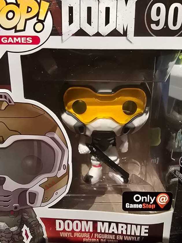 Doom Marine (Gold) - Doom vinyl figure collectible [Barcode 849803096380] - Main Image 3