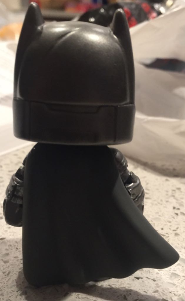 Silver Batman W Cape - Funko vinyl figure collectible [Barcode 849803090913] - Main Image 2