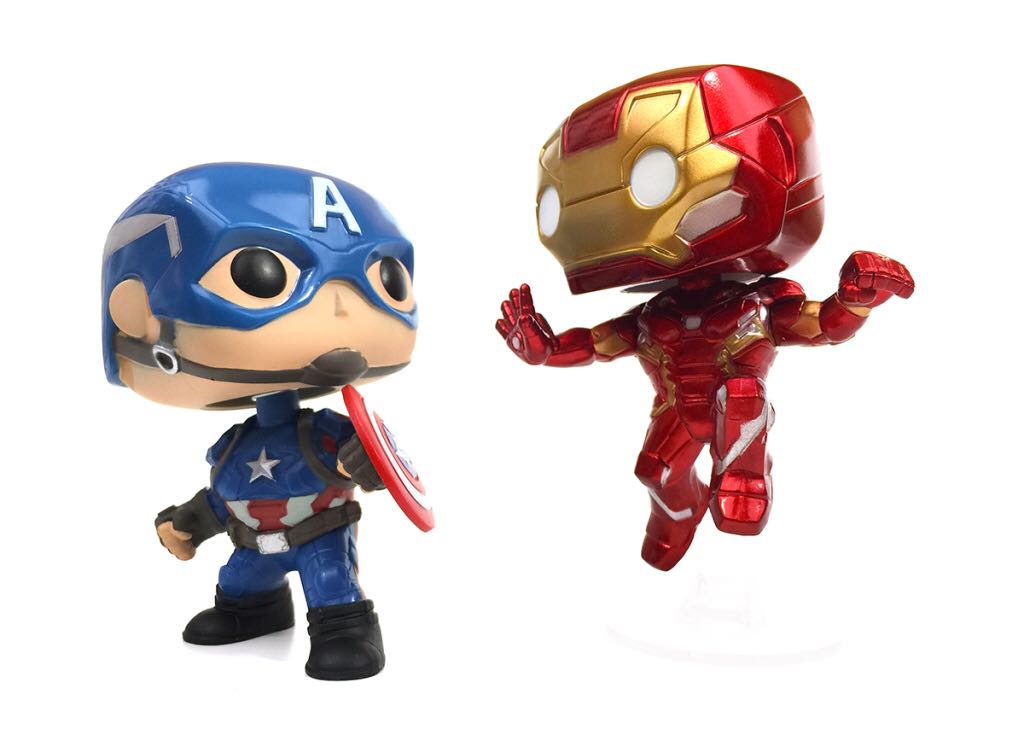 Captain America/Iron Man 2 Pack - Marvel Universe vinyl figure collectible - Main Image 2