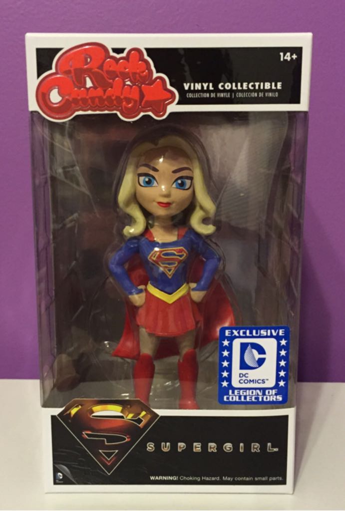 Supergirl - DC Universe vinyl figure collectible - Main Image 2