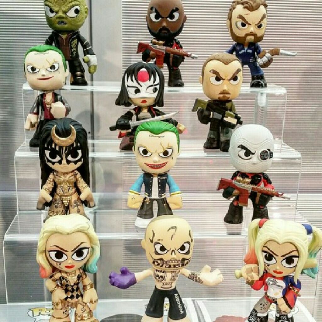 Deadshot - DC Universe vinyl figure collectible - Main Image 2