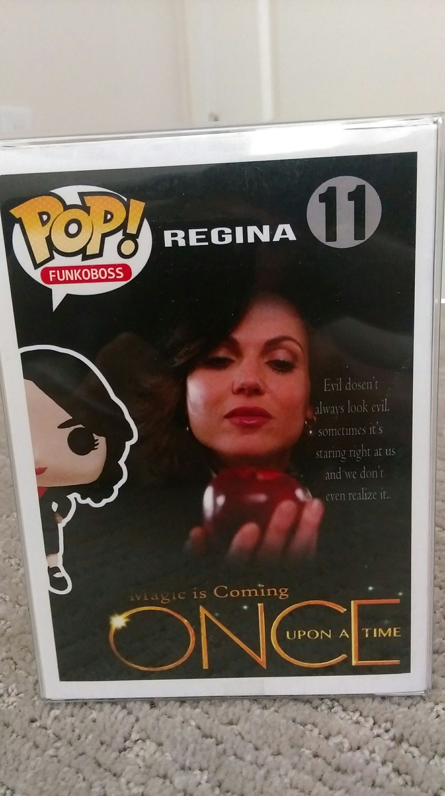 Mayor Regina  vinyl figure collectible - Main Image 2