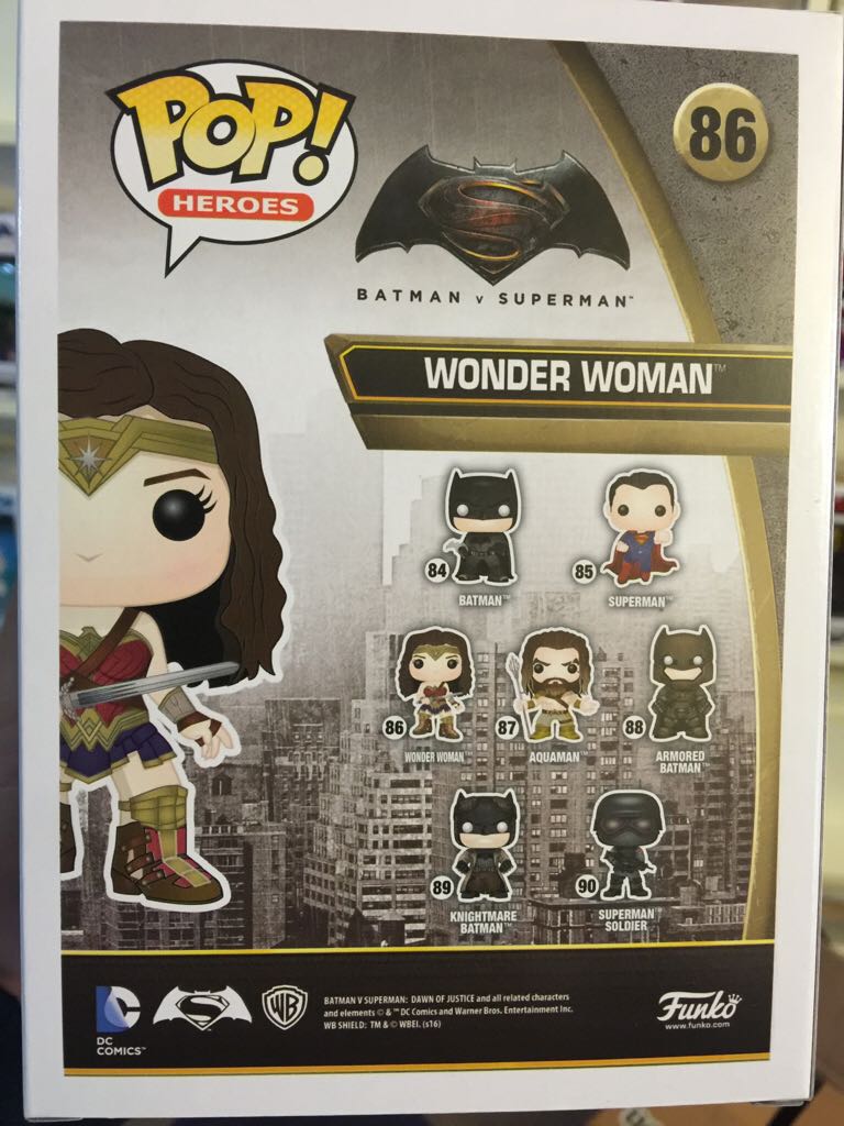 DC:  86 Wonder Woman - DC Universe vinyl figure collectible [Barcode 889698106474] - Main Image 2