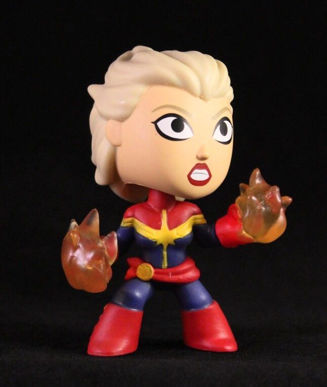 Captain Marvel - Marvel Universe vinyl figure collectible - Main Image 2