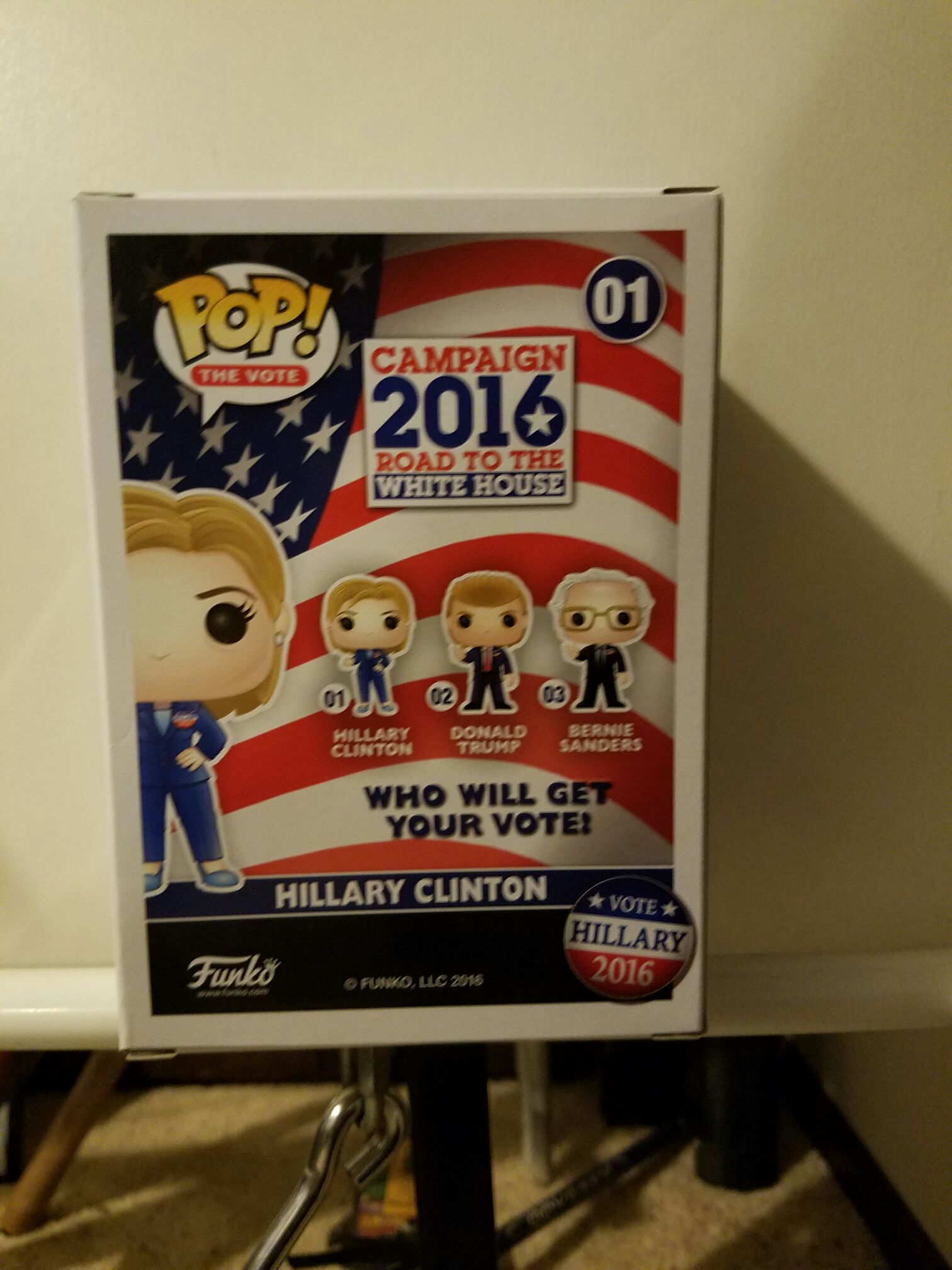 Hillary Clinton  vinyl figure collectible [Barcode 849803105327] - Main Image 2