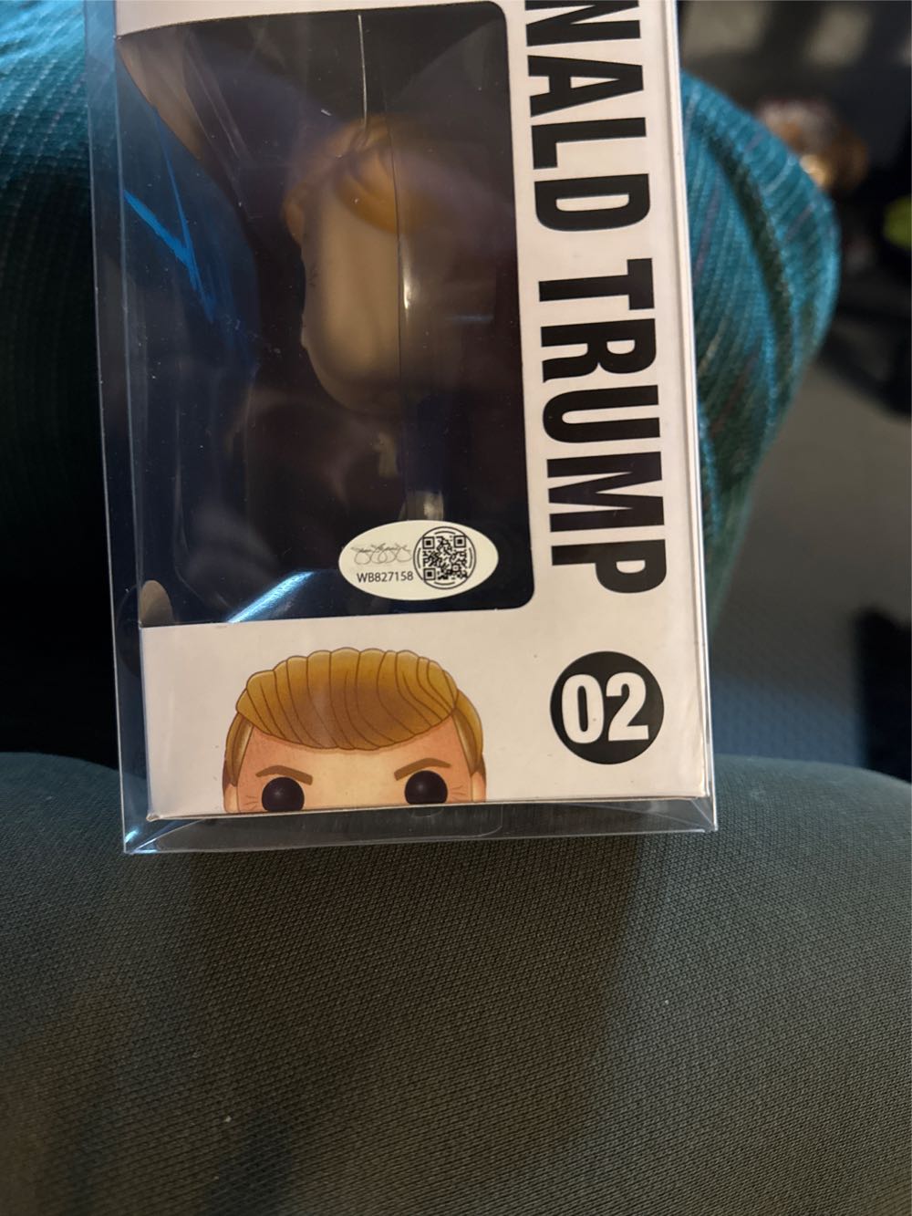 Donald Trump $125  vinyl figure collectible [Barcode 849803105334] - Main Image 4