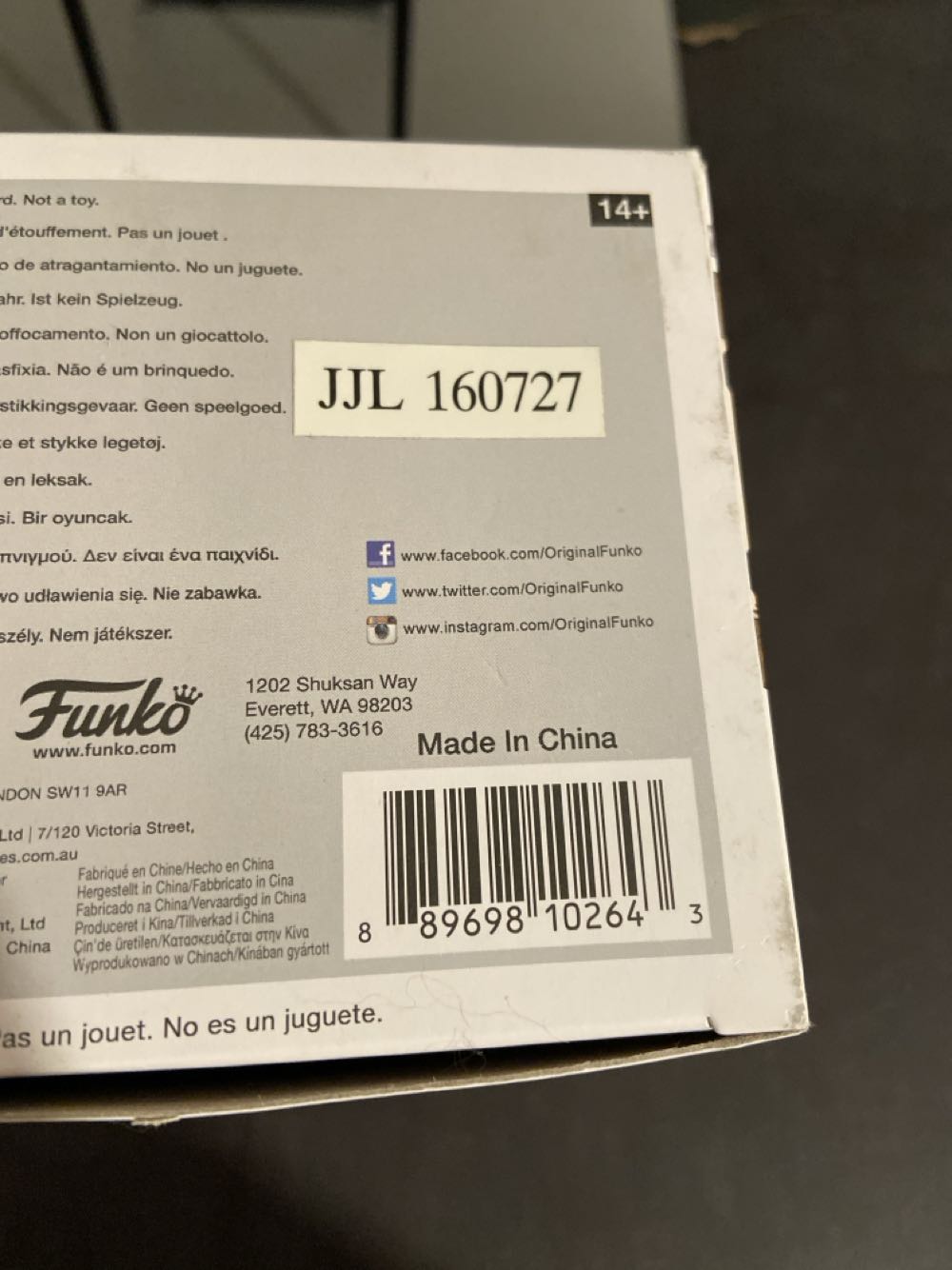 Aquaman (Exclusive Entertainment Earth) - DC Universe vinyl figure collectible [Barcode 889698102643] - Main Image 4