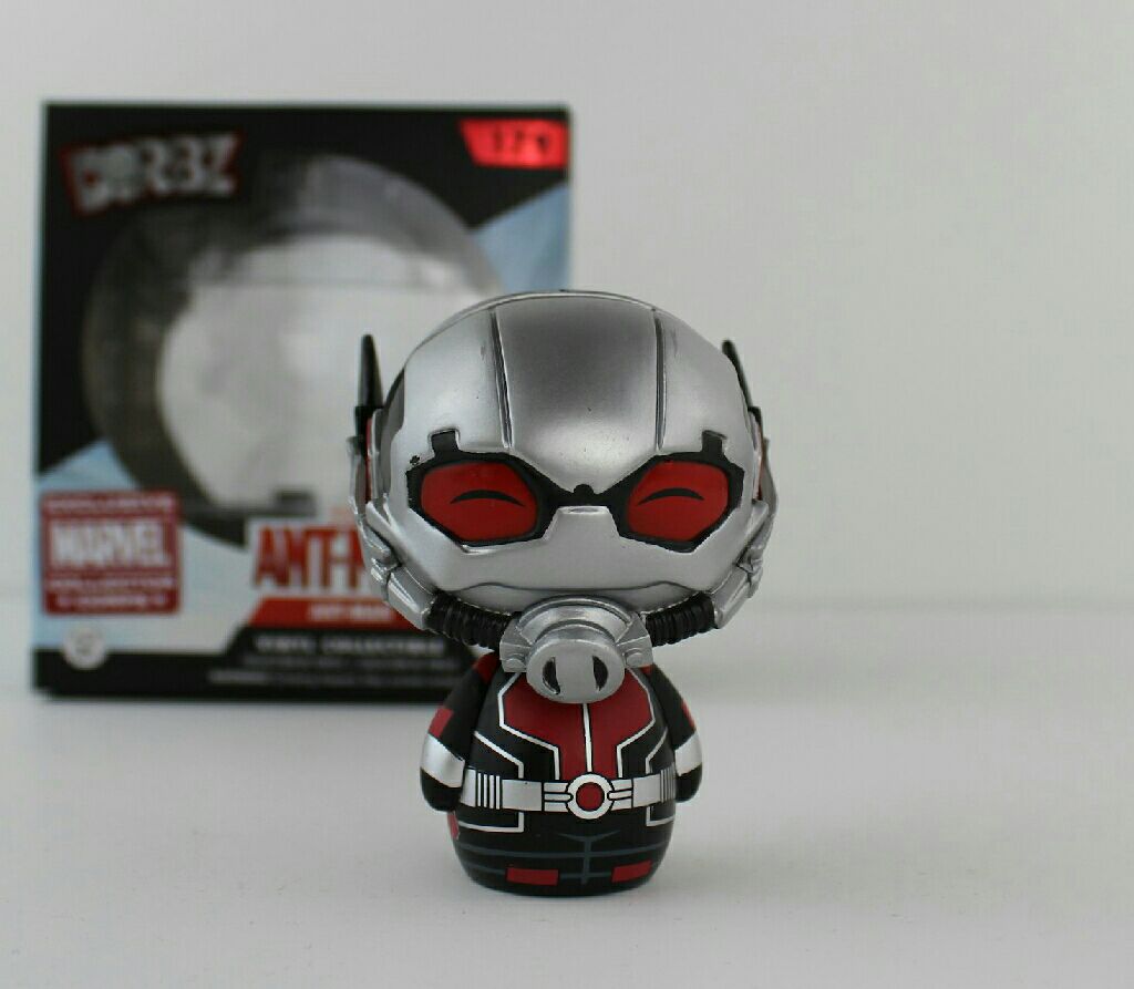 Ant-Man (2015 Movie) - Marvel Universe vinyl figure collectible - Main Image 2