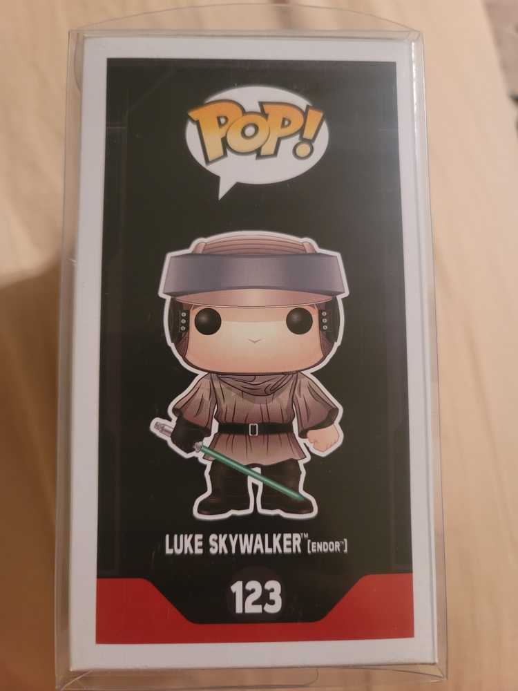 Luke Skywalker (Endor) - Star Wars vinyl figure collectible [Barcode 889698101066] - Main Image 3
