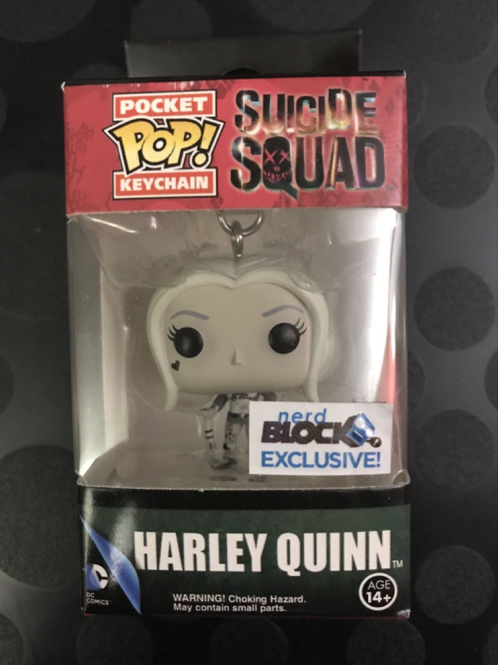 Harley Quinn (Black & White) (Pocket Pop) - DC Universe vinyl figure collectible [Barcode 889698104845] - Main Image 2