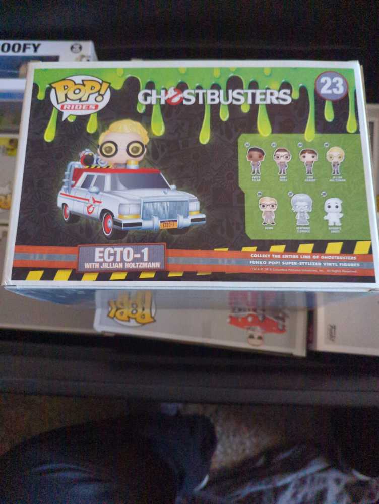 Ecto-1 (With Jullian Holtzmann) - Ghostbusters vinyl figure collectible [Barcode 849803076290] - Main Image 3
