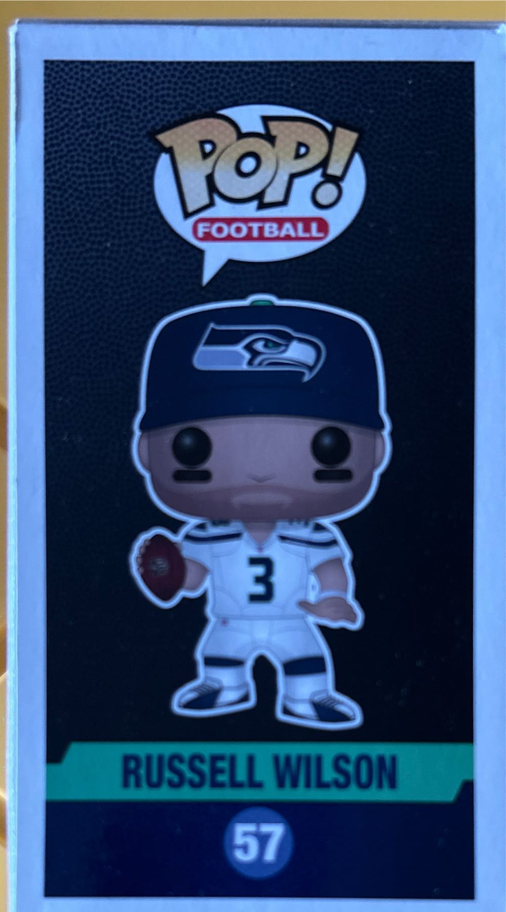 Russell Wilson White Jersey - NFL vinyl figure collectible [Barcode 889698102292] - Main Image 4