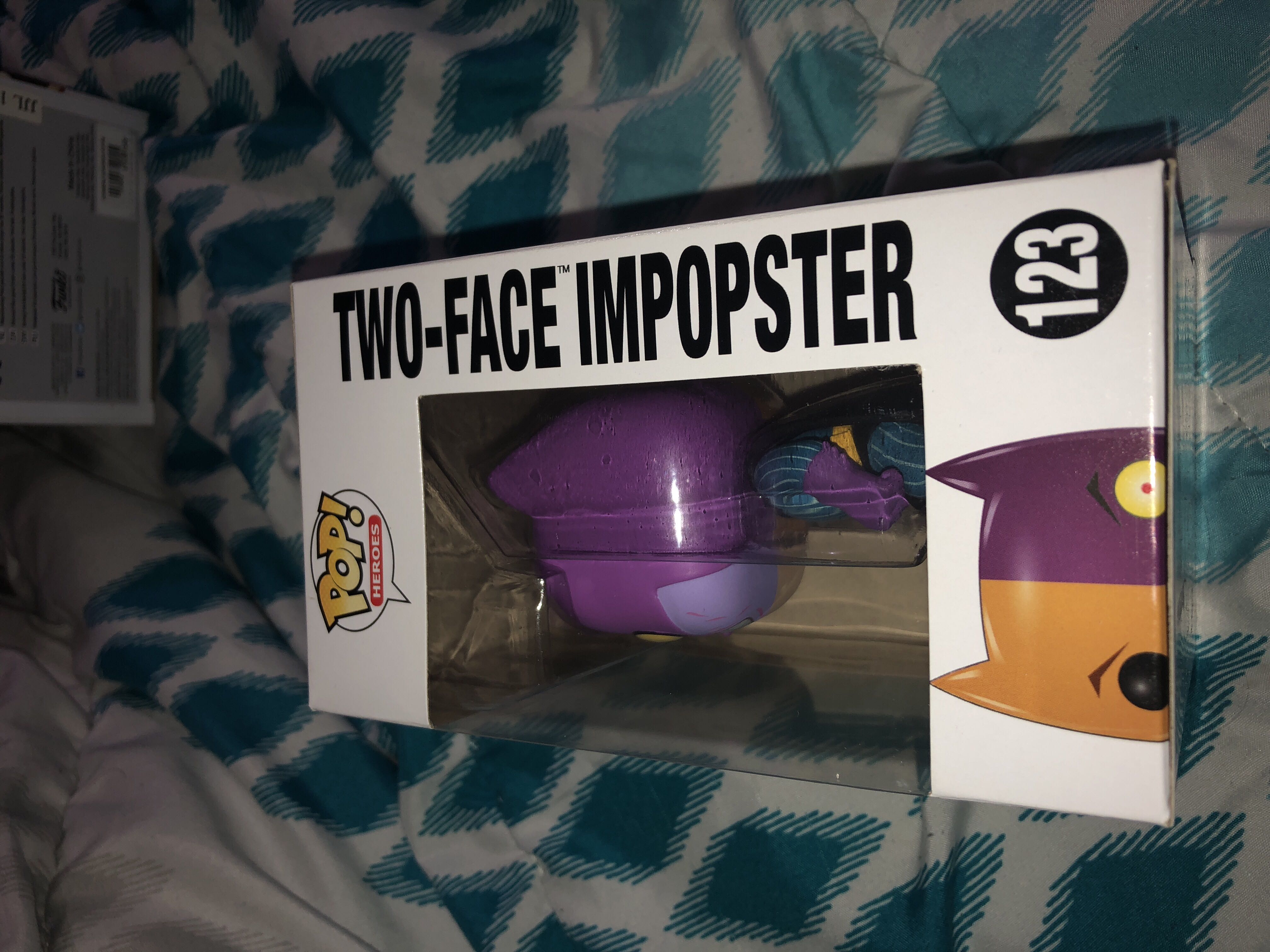 Two-face Imposter - DC Universe vinyl figure collectible [Barcode 889698107815] - Main Image 4