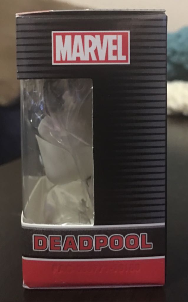 Deadpool - Marvel Universe vinyl figure collectible [Barcode 889698106344] - Main Image 2