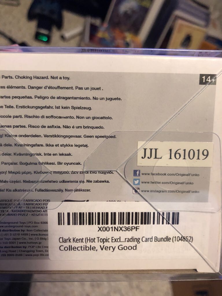 Clark Kent $30 - DC: Superheroes vinyl figure collectible - Main Image 2