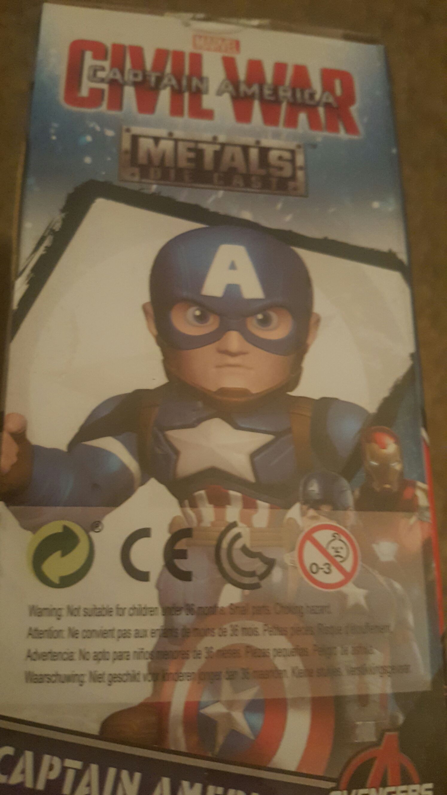 Captain America Die Cast Exclusive - Marvel Universe vinyl figure collectible [Barcode 80139898] - Main Image 2