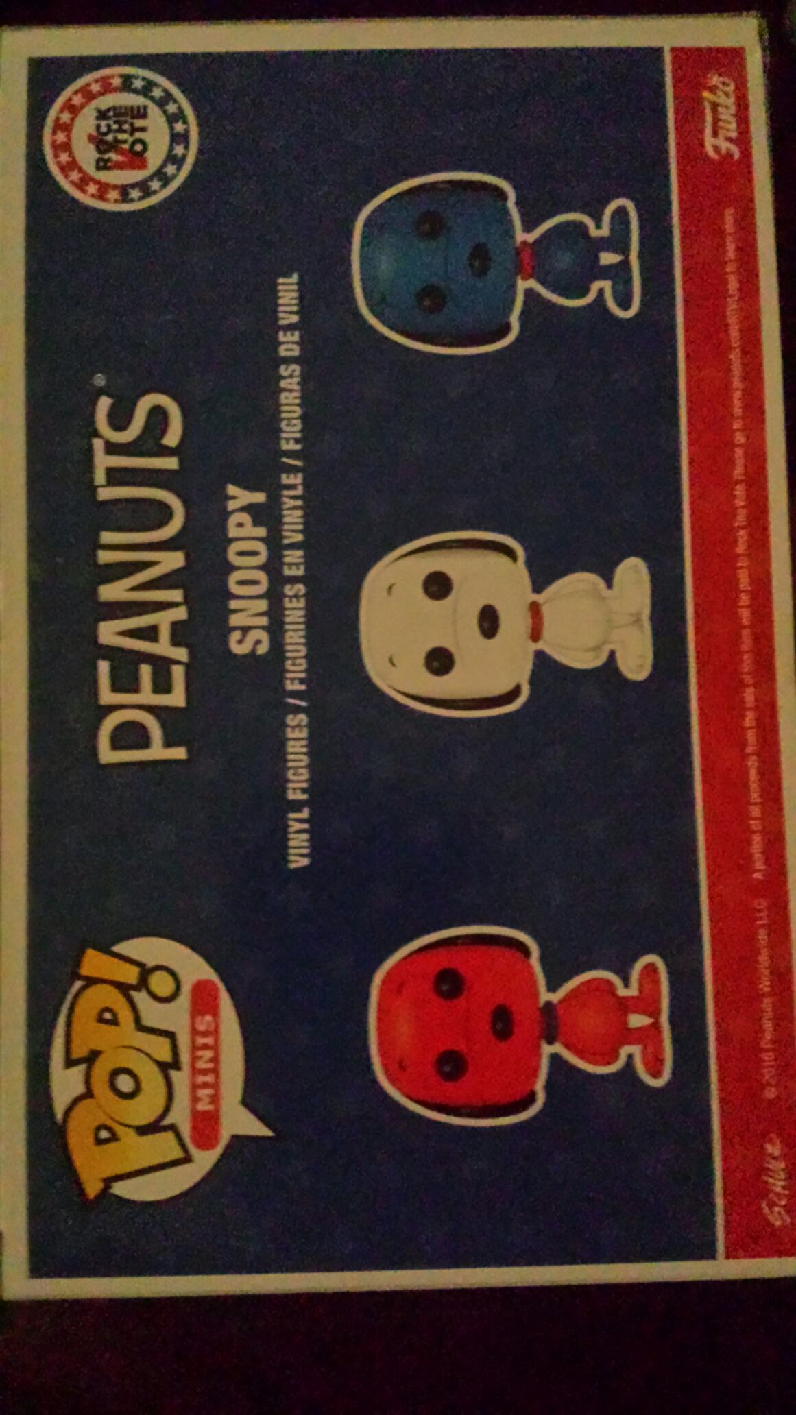 Peanuts - Snoopy Rock The Vote Exclusive  - Peanuts vinyl figure collectible [Barcode 889698114318] - Main Image 2
