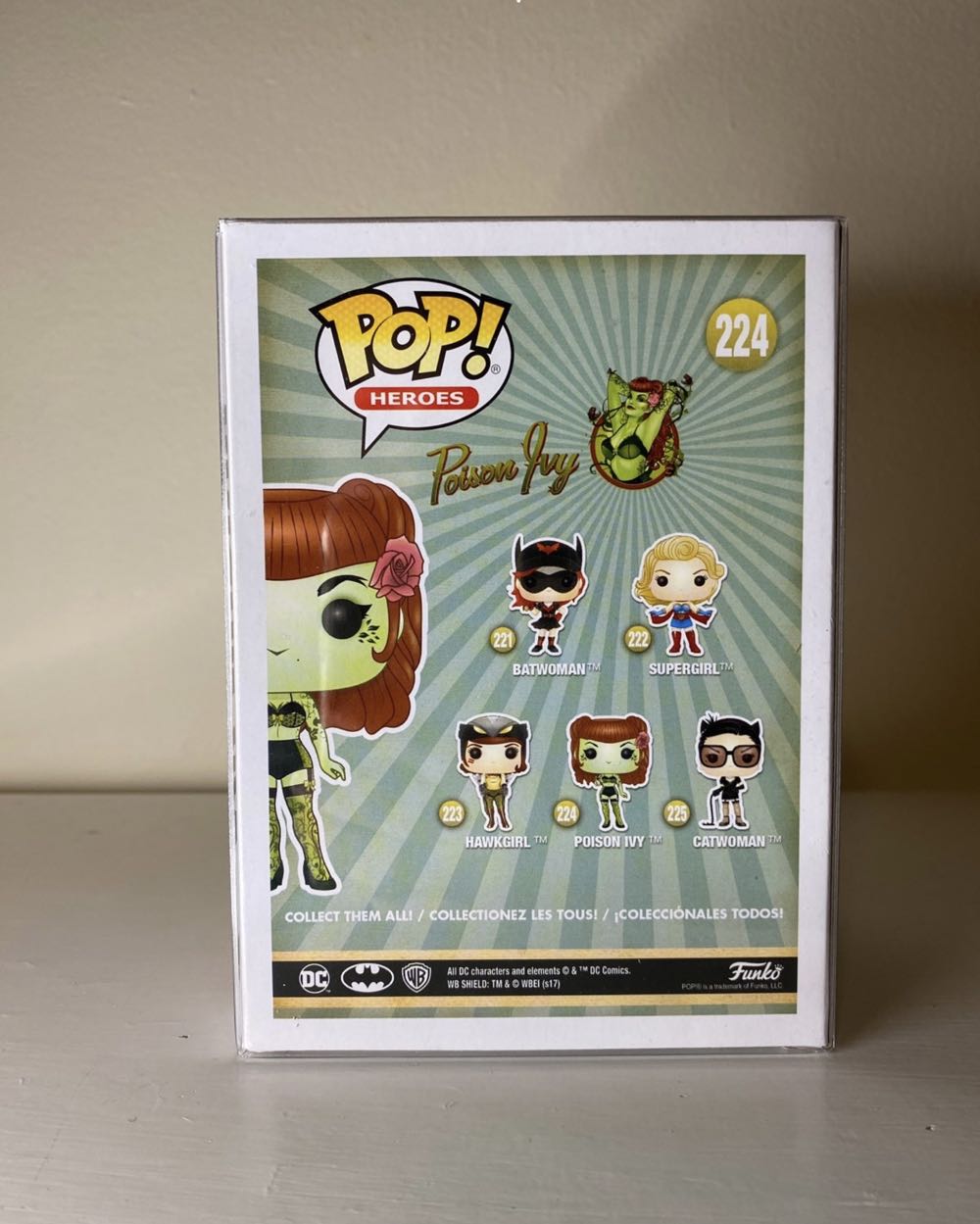 Poison Ivy - Bombshells $45  vinyl figure collectible - Main Image 3