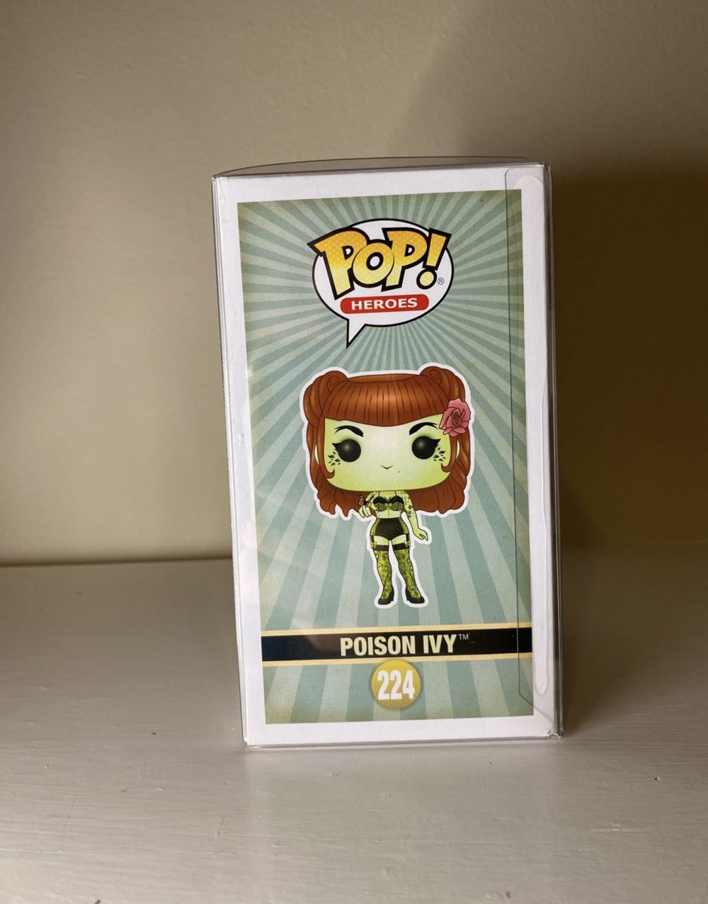 Poison Ivy - Bombshells $45  vinyl figure collectible - Main Image 4