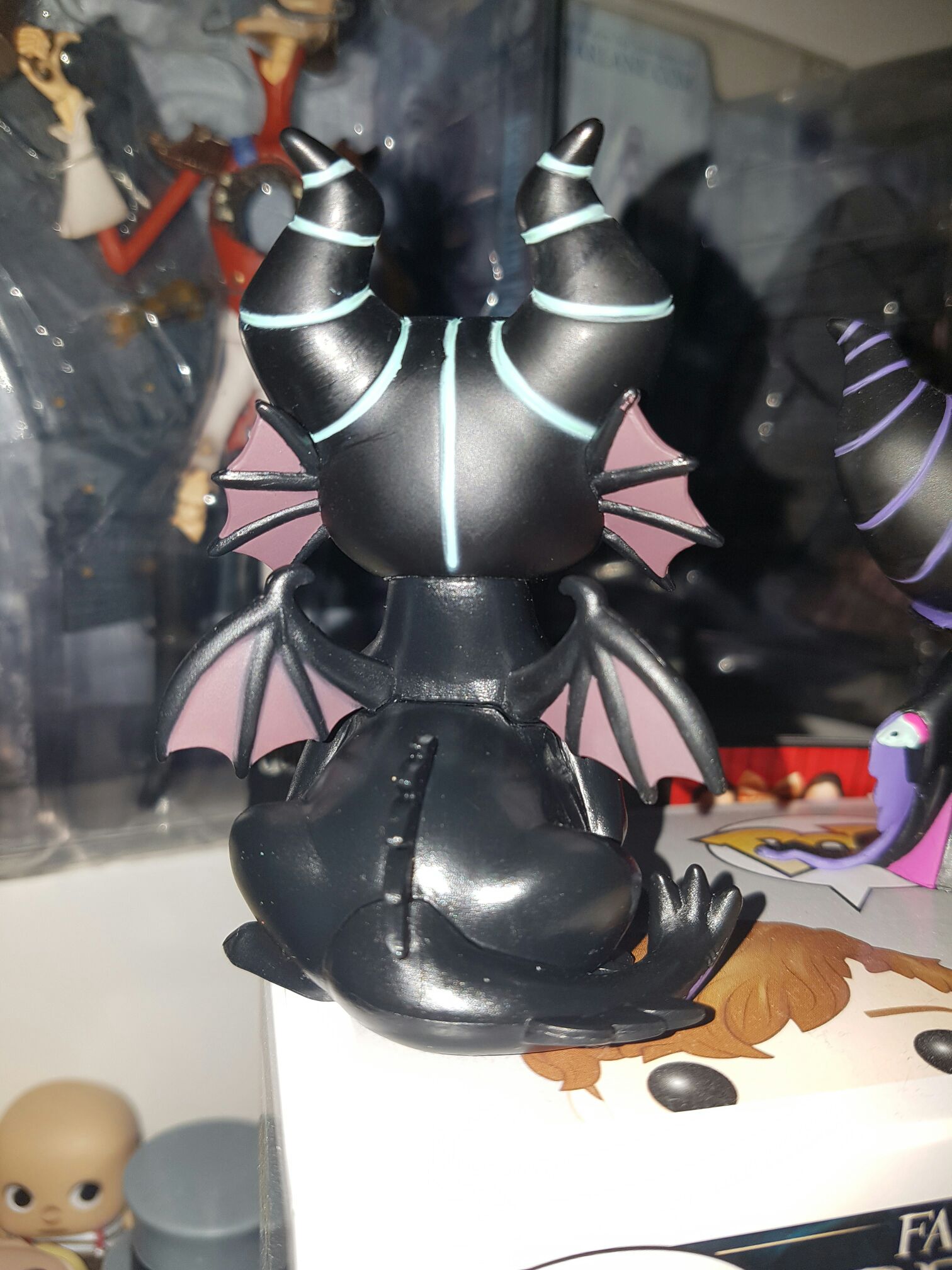 Maleficent (Dragon) - Disney vinyl figure collectible - Main Image 2
