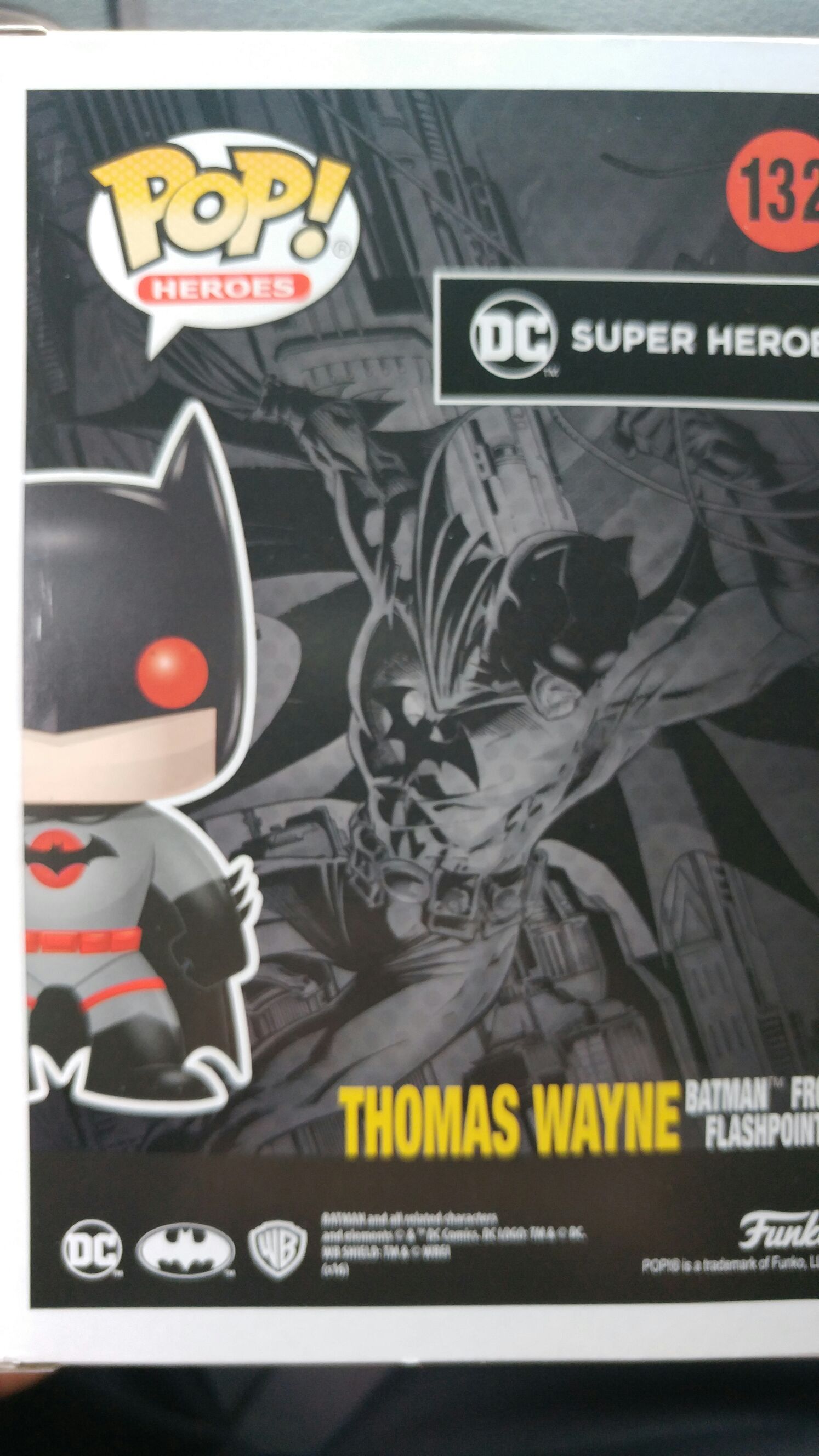 Batman (Flashpoint) (Thomas Wayne) - DC Universe vinyl figure collectible [Barcode 3826982705705] - Main Image 2