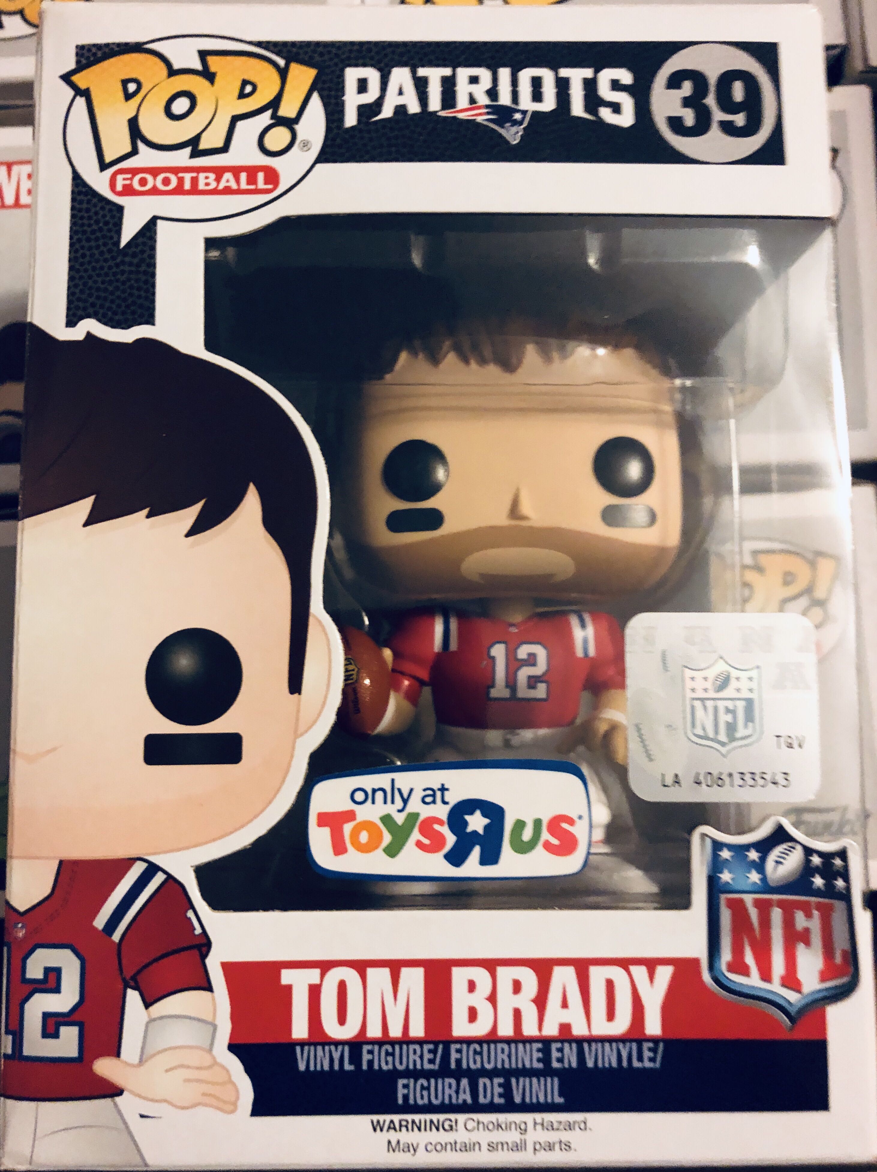 Tom Brady (Throwback) - NFL vinyl figure collectible [Barcode 889698113946] - Main Image 3