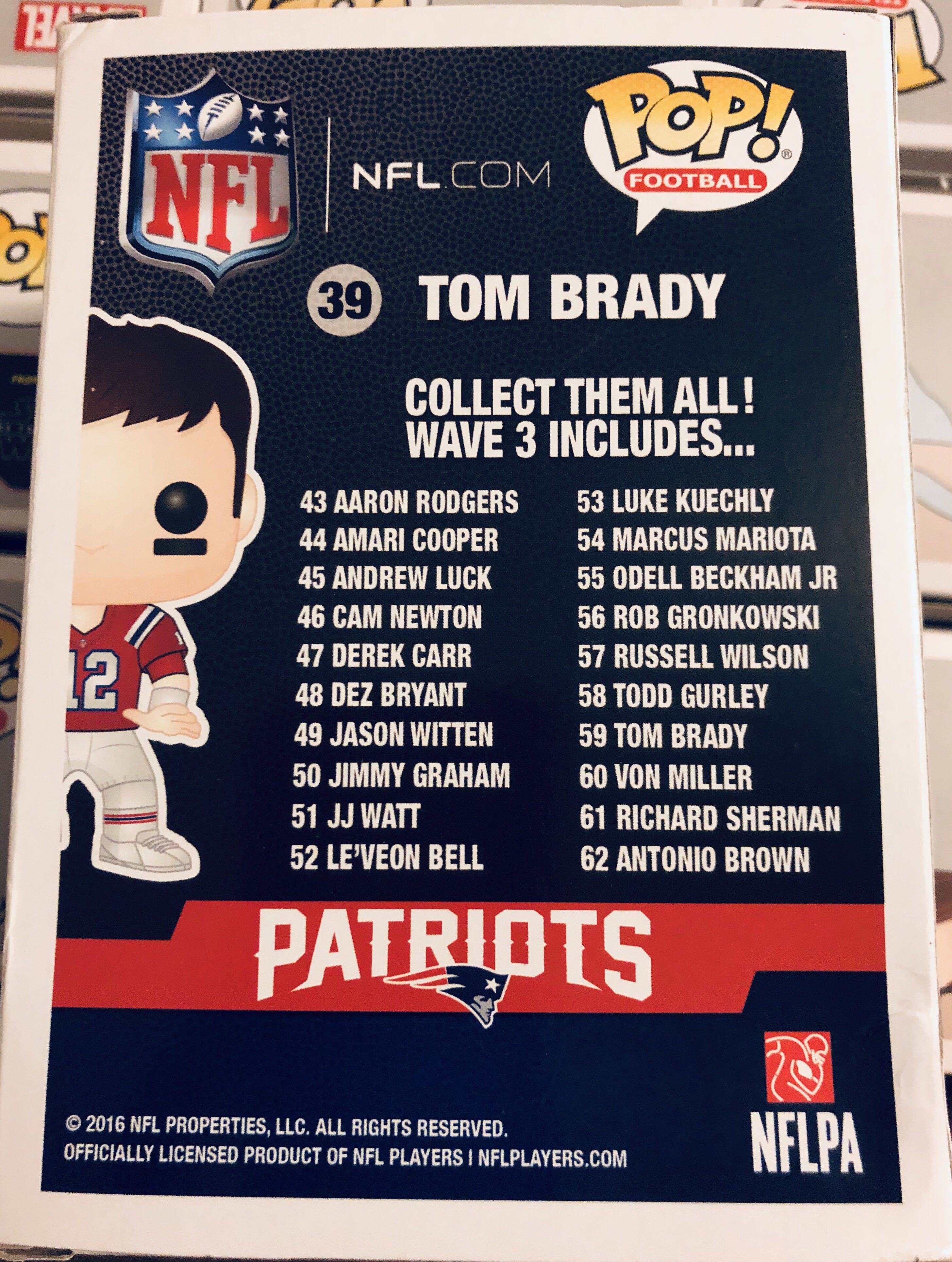 Tom Brady (Throwback) - NFL vinyl figure collectible [Barcode 889698113946] - Main Image 4