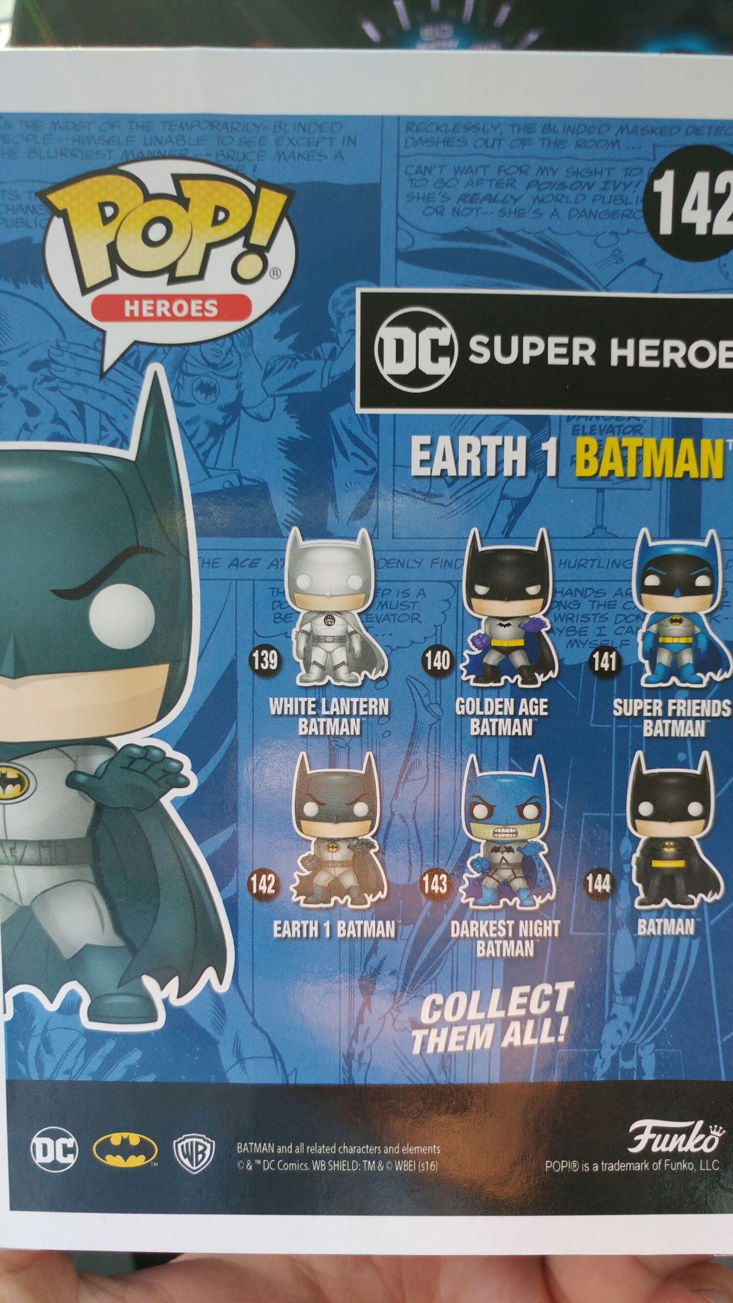Earth 1 Batman - DC Universe vinyl figure collectible [Barcode 889698114943] - Main Image 2