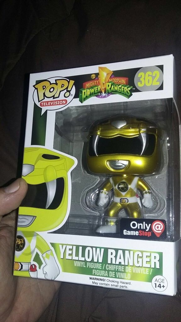 Yellow Ranger - Mighty Morphin Power Rangers vinyl figure collectible [Barcode 889698119177] - Main Image 2