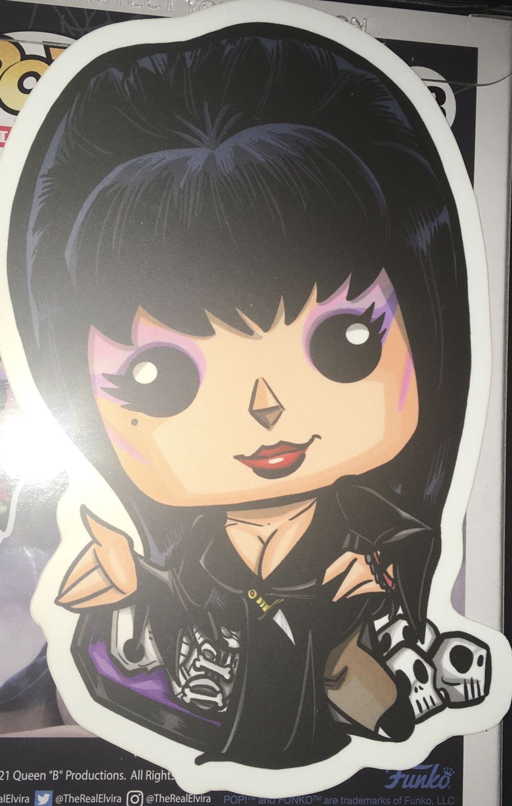 Elvira (40th Anniversary) (Diamond) - Elvira Mistress of the Dark vinyl figure collectible - Main Image 4
