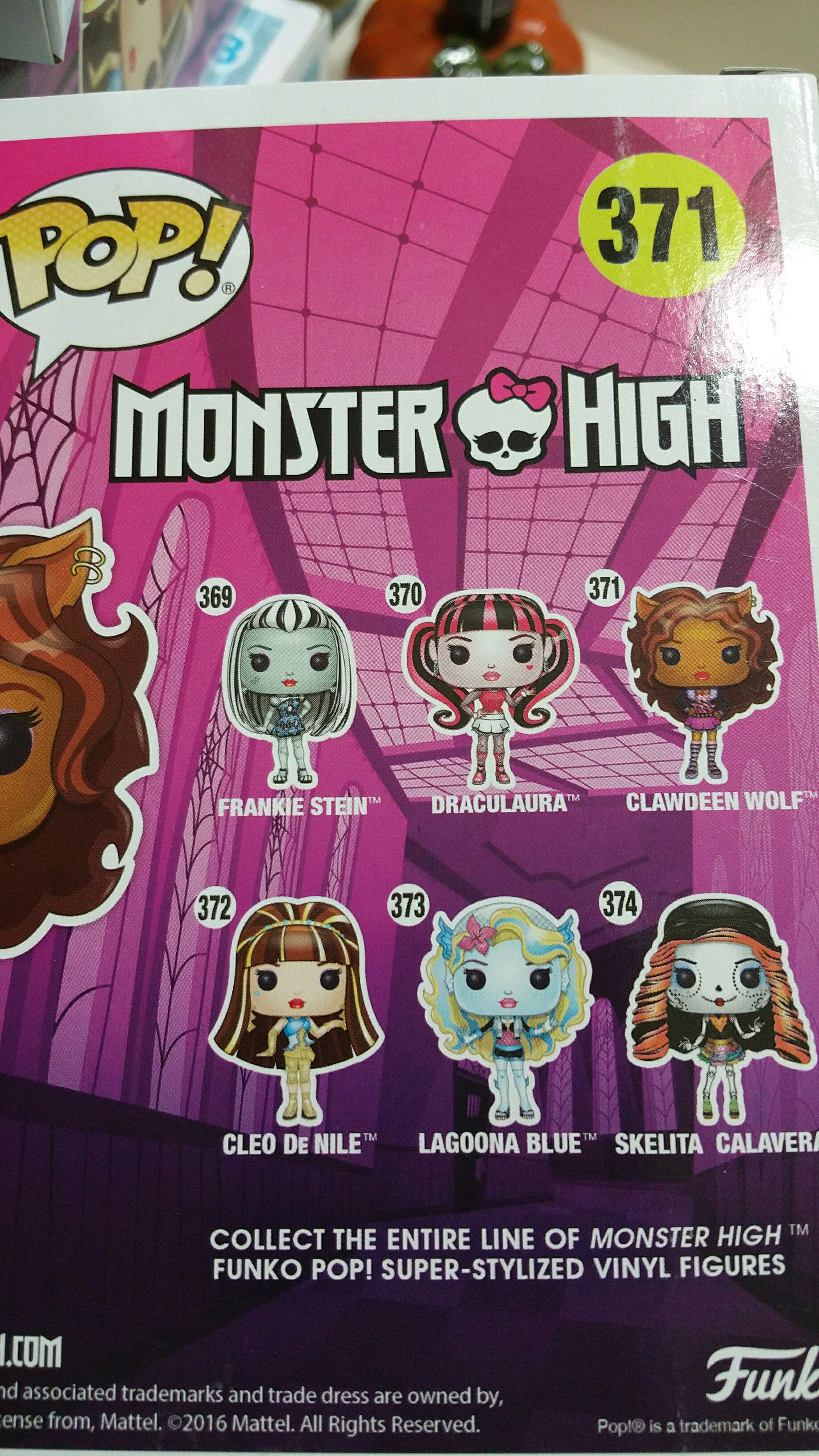 Clawdeen Wolf  vinyl figure collectible [Barcode 889698116152] - Main Image 2