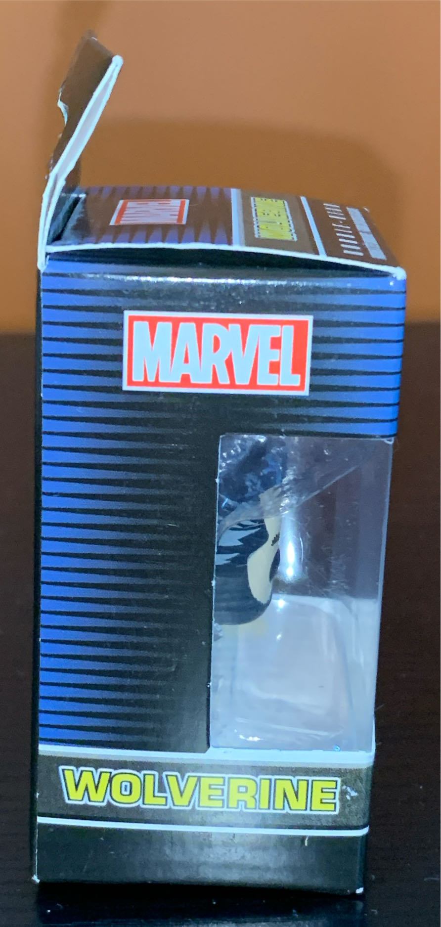 Wolverine  vinyl figure collectible [Barcode 889698106405] - Main Image 4