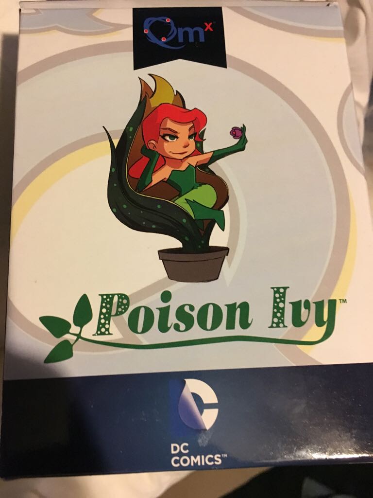 Q Fig FX Poison Ivy  vinyl figure collectible [Barcode 812095021521] - Main Image 2