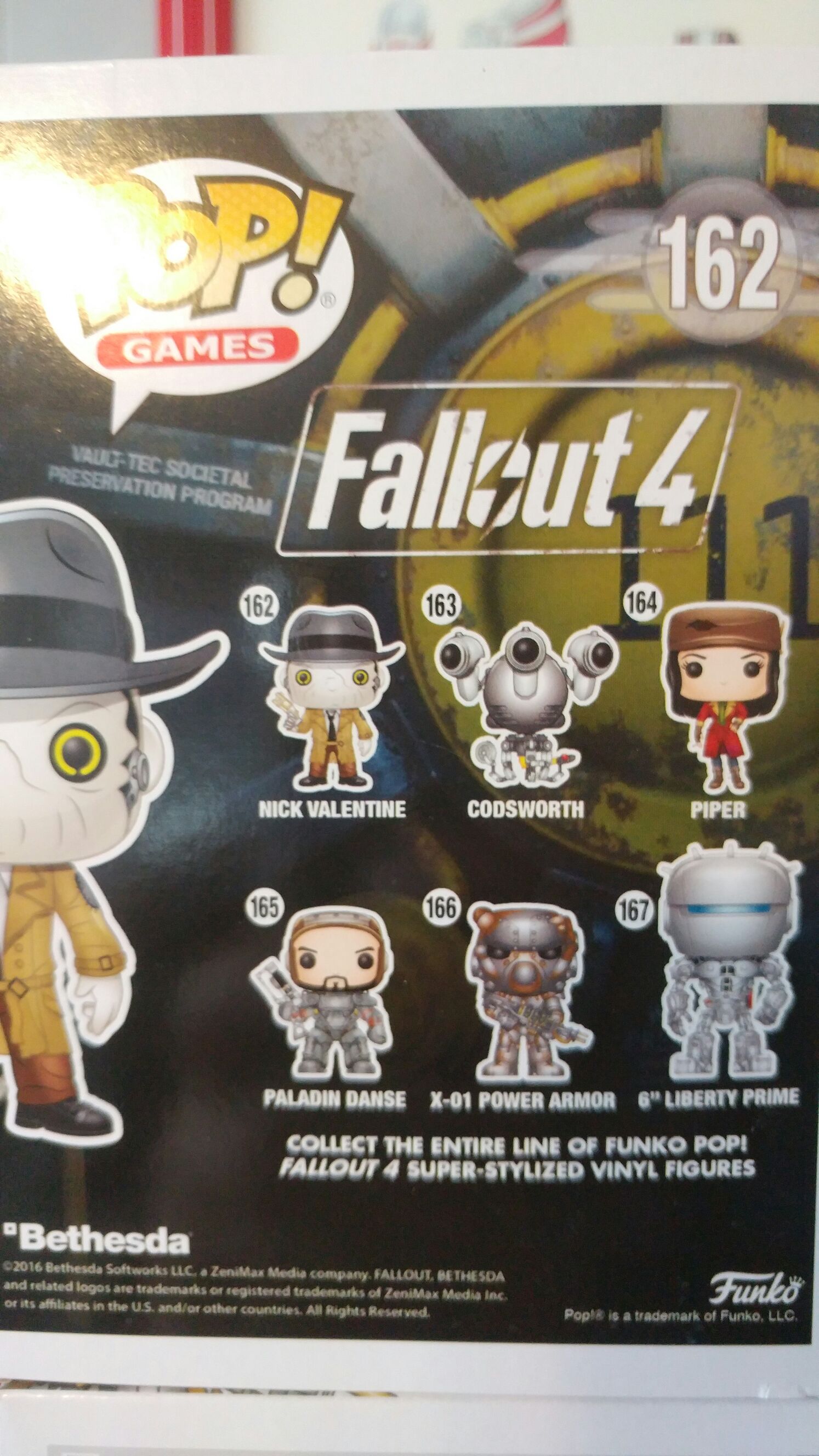 Fallout 4: Nick Valentine - Fallout vinyl figure collectible [Barcode 889698122900] - Main Image 2