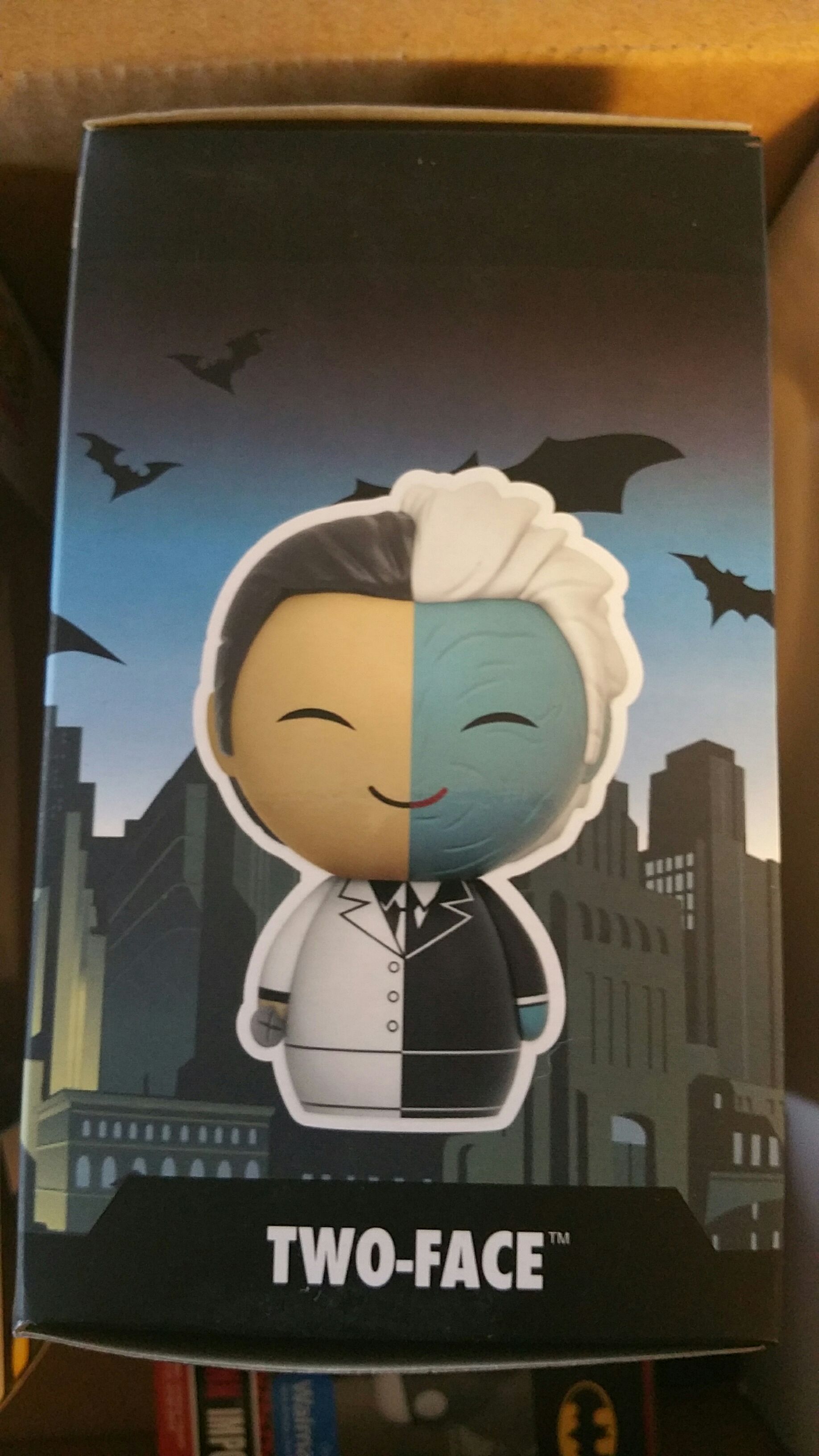 Batman Two Face Dorbz Green - Batman vinyl figure collectible - Main Image 2