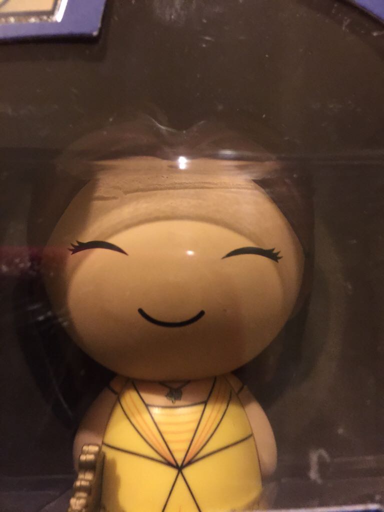 Belle - Beauty and the Beast vinyl figure collectible [Barcode 889698123990] - Main Image 2