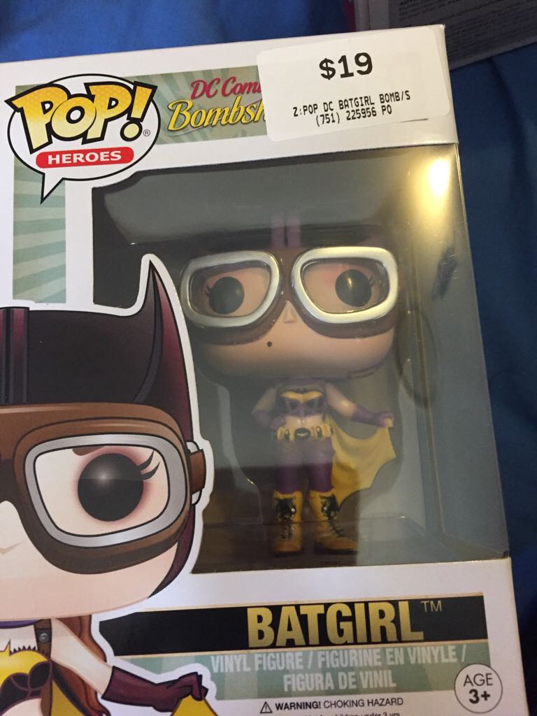 Batgirl - Comics Bombshells vinyl figure collectible [Barcode 889698128520] - Main Image 2