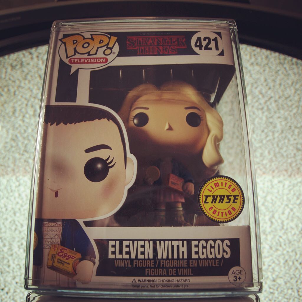 Eleven with Eggos - Stranger Things vinyl figure collectible [Barcode 8481331960621] - Main Image 2
