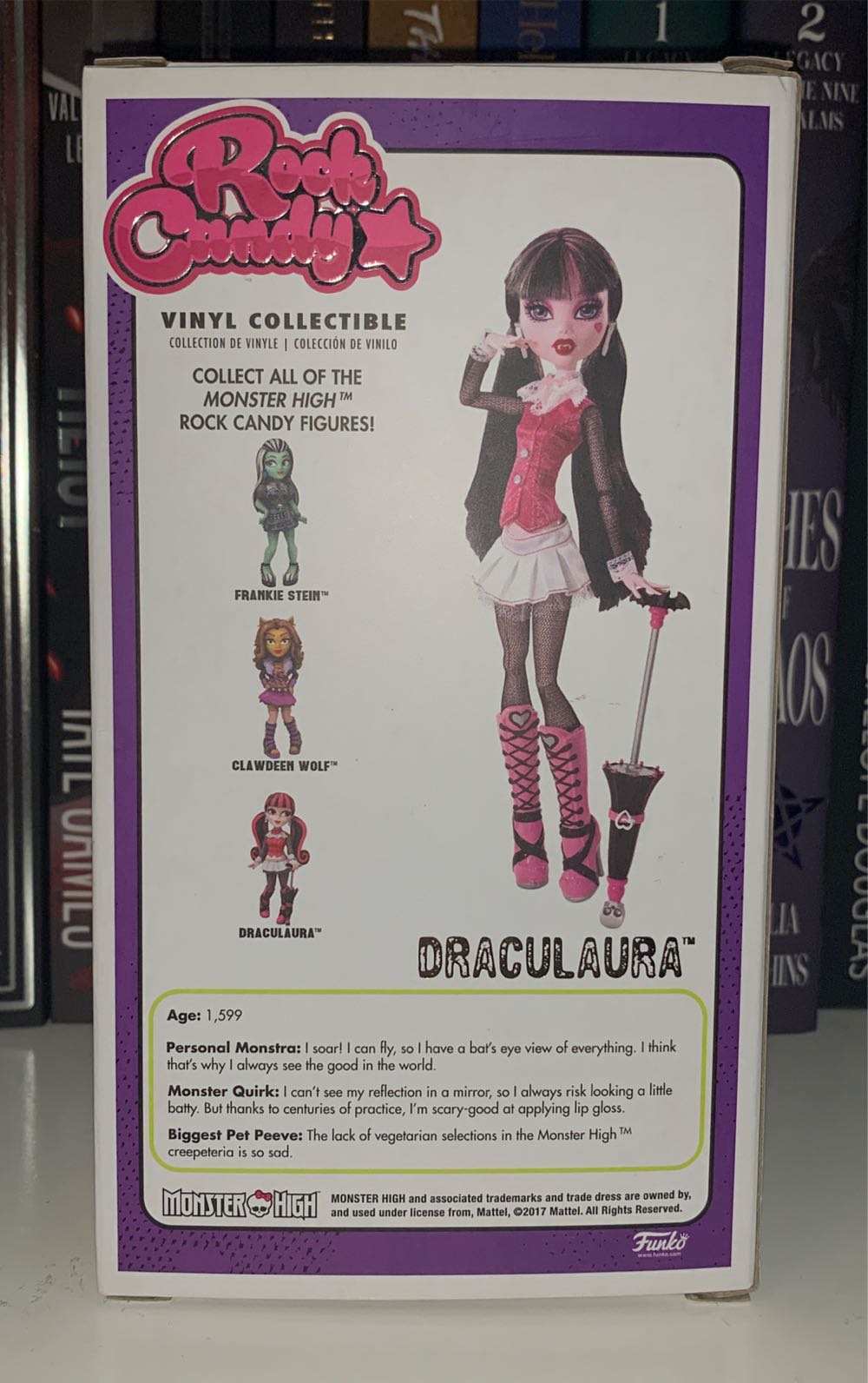 Draculaura  vinyl figure collectible [Barcode 889698119986] - Main Image 2