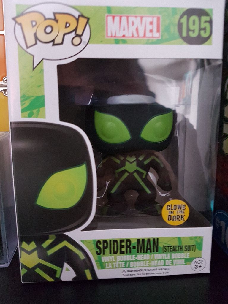 Spiderman Stealth Suit  vinyl figure collectible - Main Image 2